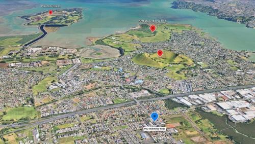 Auckland Villa | Entire Modern 2-Bedroom Townhouse -10 min to Airport & Sylvia Park