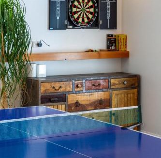 Christchurch Apartment | Spacious 6BR Family Home - Double Garage