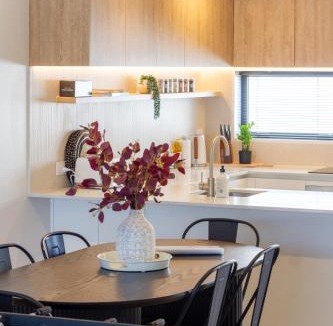 Christchurch City Centre House | Game Day Getaway, 2BR Townhouse plus Parking