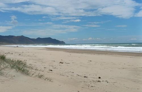Ocean Beach Apartment | Surf & Turf Romantic Coastal Retreat - Close to Ocean Beach