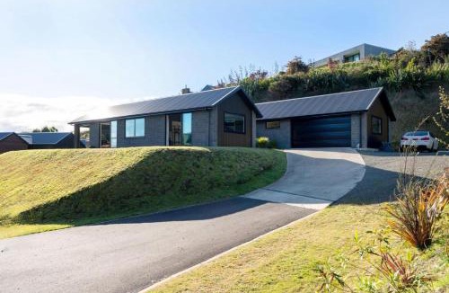 Kinloch House | Raptors Haven - Kinloch, Taupo