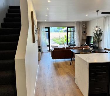 Blenheim Apartment | The Kings Domain, DUCHESS - Luxurious townhouse in the CBD!