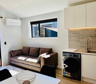 Kawarau Falls House | Dual Living For Family & Groups Of 10