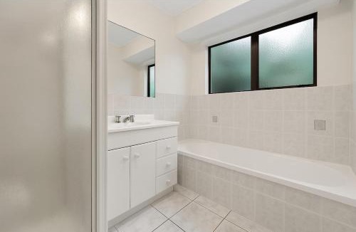 Tauranga House | Coastal Comfort - Views for the Whole Crew