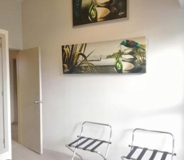 Invercargill Apartment | Kiwiana Art apartment , near city and Queens Park