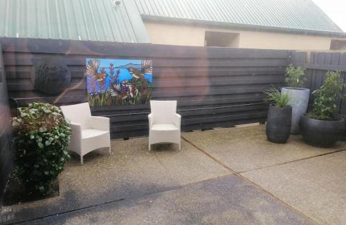 Invercargill Apartment | Kiwiana Art apartment , near city and Queens Park