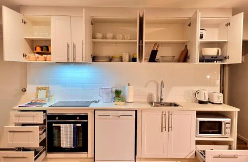 Mount Albert Apartment | Heat Pump, Heaters & Zoo, Train, Eden Park Nearby & Free Parkings