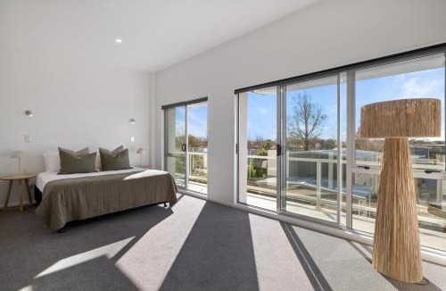 Christchurch City Centre Apartment | Chic City Apartment, Sleeps 7, Pool, Gym & 2 Parks