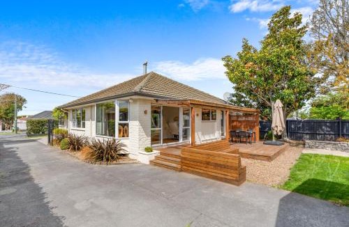 Burnside Villa | Peaceful four bedroom holiday house near airport