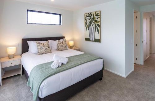 Christchurch City Centre Apartment | Spacious 3-Bedroom City Retreat with Garage