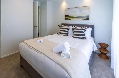 Christchurch City Centre Apartment | Spacious 3-Bedroom City Retreat with Garage