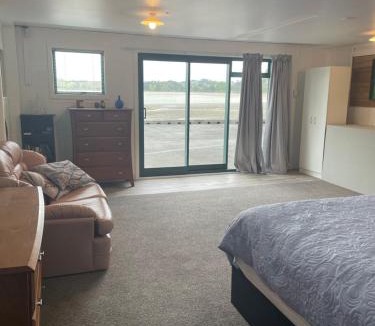 Parua Bay House | Breeze Inn