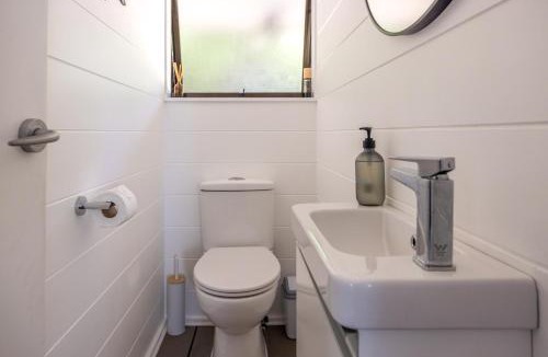 Ostend House | Blissful on Bay by Waiheke Pure