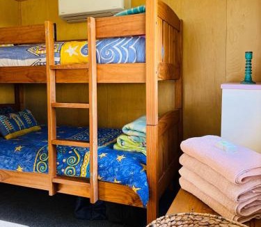 Kuaotunu Ski Chalet | Black Sails Kuaotunu - escape with spa!