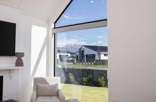 Methven House | Racecourse Retreat 3 Bedrooms 3 Ensuites!