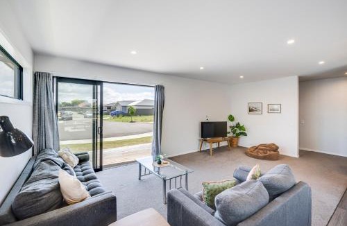 Taradale House | Quiet on Cassin - Taradale