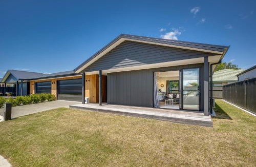 Taradale House | Quiet on Cassin - Taradale