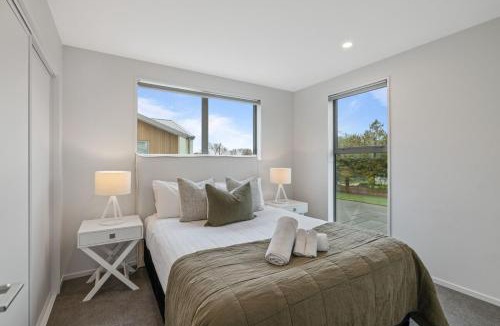 Addington House | Cozy Town House - Walk to Addington Raceway