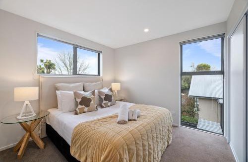 Addington House | Cozy Town House - Walk to Addington Raceway