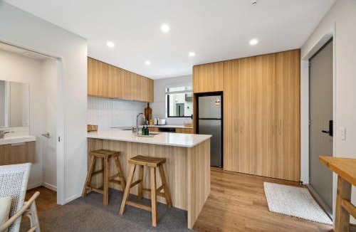 Addington House | Cozy Town House - Walk to Addington Raceway