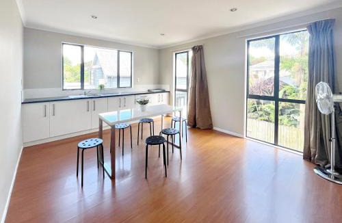Kingsland House | Kingsland Spacious 10BR 6BH Home - RARE FIND