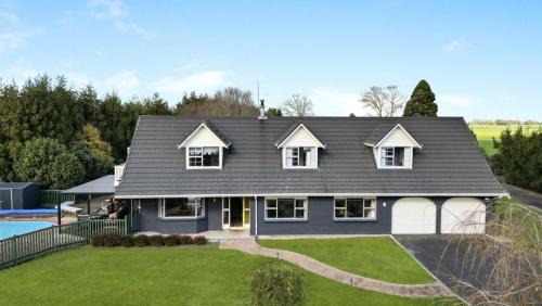 Waikato District Villa | Greenhill Country Stay - Private Pool & Hot Spa Pool & Fireplace