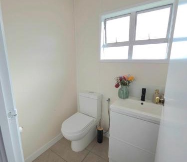 Orewa House | Five Olives Holiday House - 350m to beach