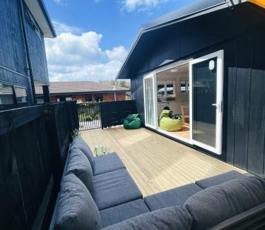 Orewa House | Five Olives Holiday House - 350m to beach