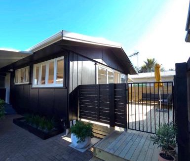 Orewa House | Five Olives Holiday House - 350m to beach