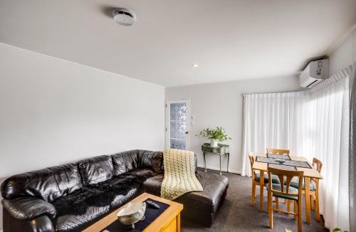 Hastings House | Cozy on Clive - Hastings Holiday Home