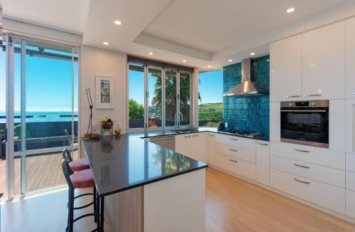 Nelson Apartment | Aporo - Architectural & Spacious with Sea Views