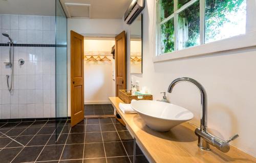 Tuamarina Bed & Breakfast | Woodside Bed and Breakfast