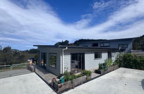 Whangamata House | Sunny Shores, Serene Spaces in this Whangamatā retreat