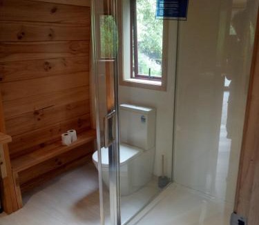 Raglan Ski Chalet | Private cozy timber chalet with fireplace - Raglan