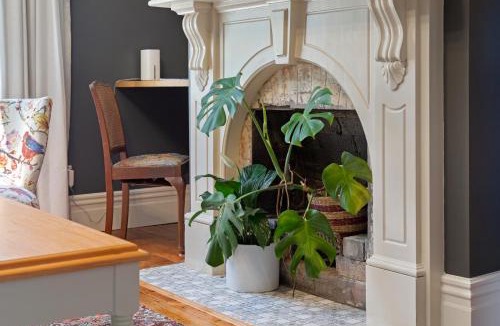 Karioitahi Villa | The School Teachers House Historic Cottage