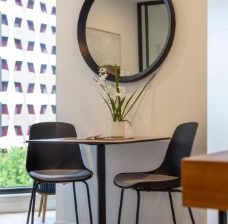 Newton Apartment | Honeycomb by Homello
