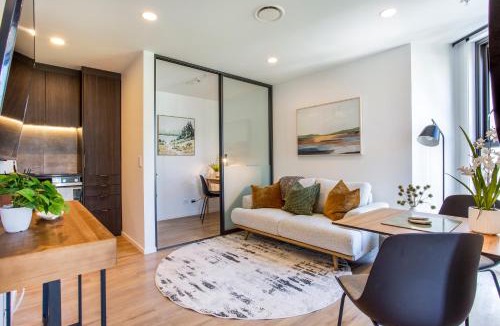 Newton Apartment | Honeycomb by Homello