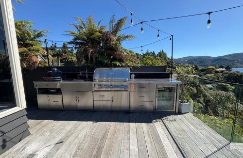 Lake Okareka House | Stylish Lake Ōkāreka Retreat Views, Spa in Rotorua