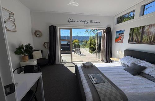 Lake Okareka House | Stylish Lake Ōkāreka Retreat Views, Spa in Rotorua