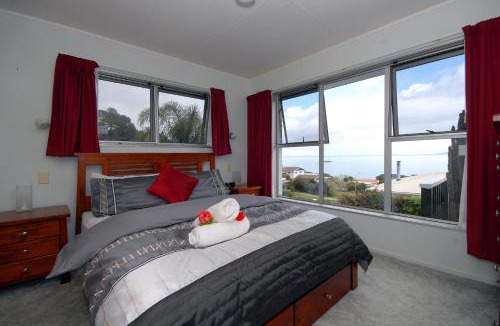 Coopers Beach House | Coopers Beach home with stunning views