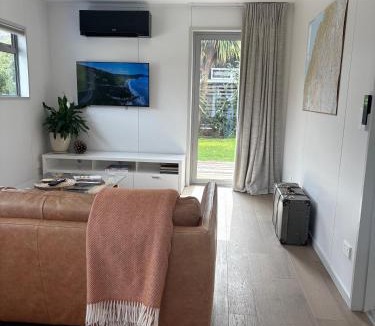 Arthur's Point Apartment | Morning Star Studio B