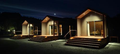 Marahau Hostel | The Barn Cabins & Camp