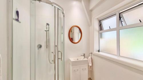 St. Heliers Apartment | 2-bedroom apartment in St Heliers with backyard