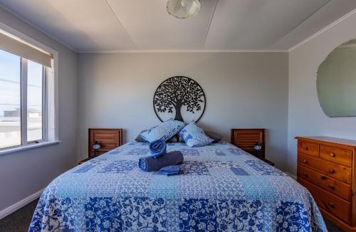 Foxton Beach House | Foxton Beach Bach 5 Star Location 2 Min Walk To Beach New Furnishings BBQ