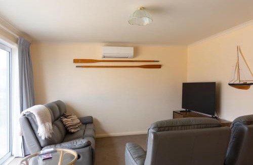 Foxton Beach House | Foxton Beach Bach 5 Star Location 2 Min Walk To Beach New Furnishings BBQ