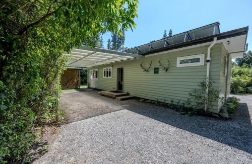 Rangipo House | The Grumpy Trout Lodge #Outdoors on our #doorstep!