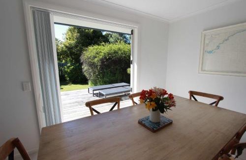 Patons Rock House | Patons Rock Latitude - Modern Getaway