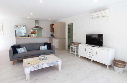 Patons Rock House | Patons Rock Latitude - Modern Getaway