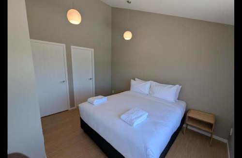 Johnsonville House | Brand New 3-Bedroom, 2-Bathroom Free Private Parking Wellington Bay Views