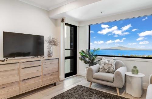 Takapuna Apartment | Stunning Style Carpark Tennis 9th Floor